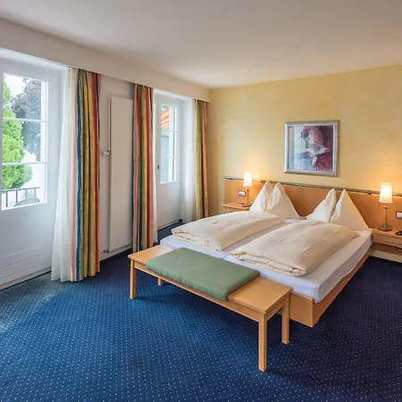 Отель Parkhotel Gunten Lake & Spa Гунтен