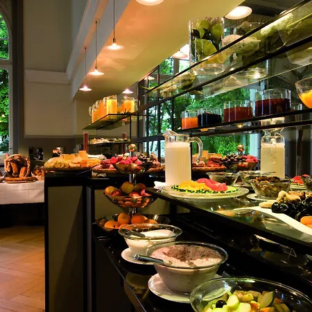 Parkhotel Gunten Lake & Spa Гунтен