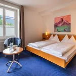 ホテル Parkhotel - &