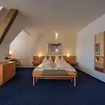 Parkhotel - &