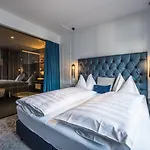 ホテル Parkhotel - &