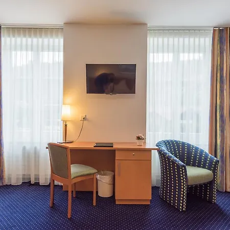 Parkhotel - &
